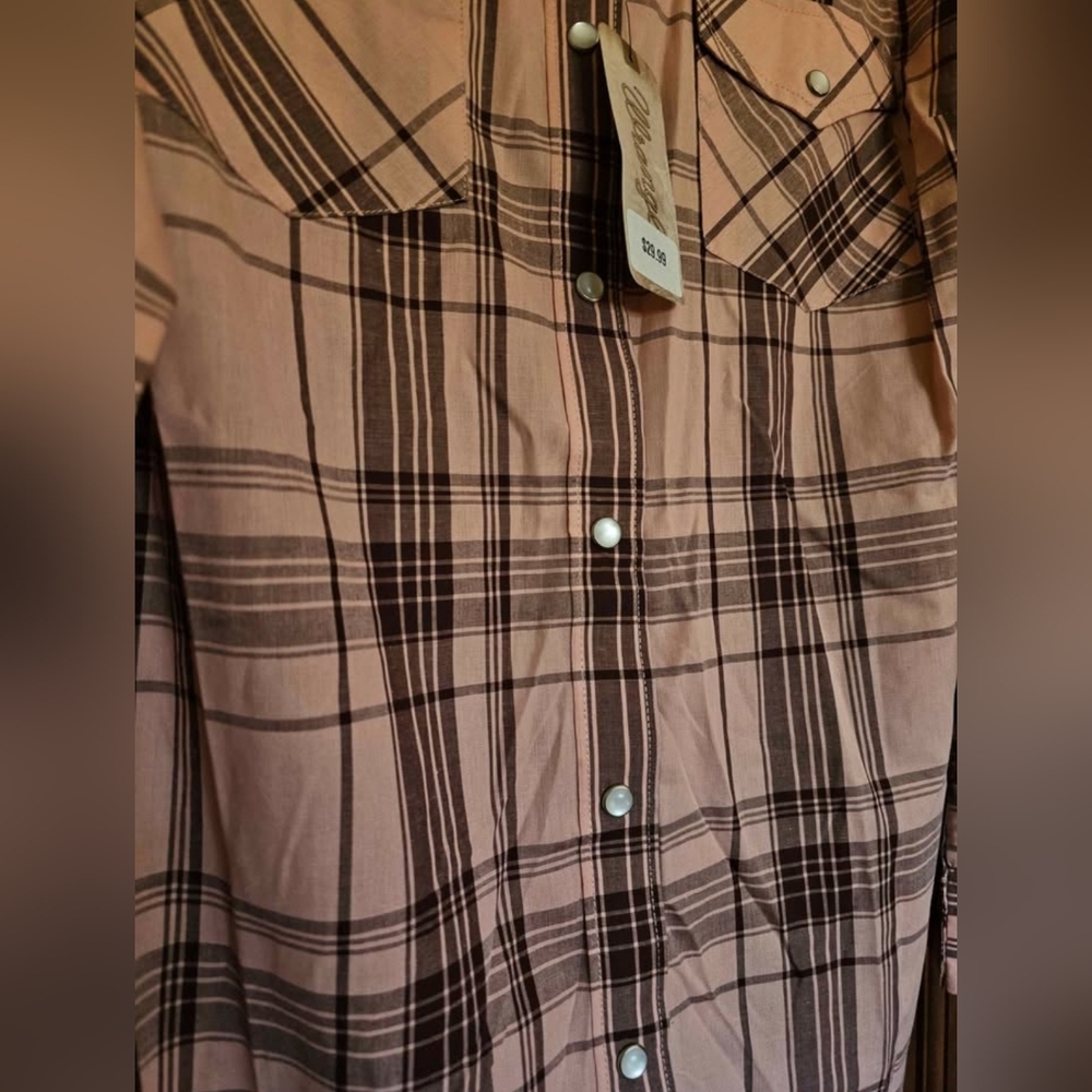 New Women's Wrangler Pearl Snap - Picture 2 of 3
